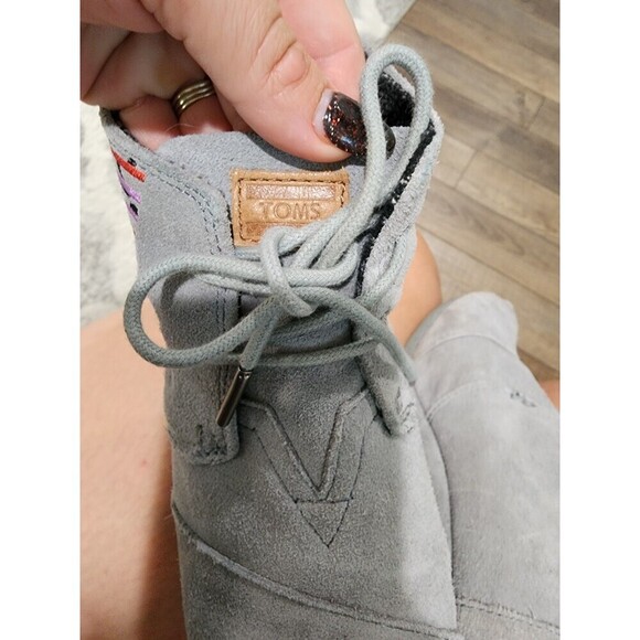 Toms Boots Womens 8 Desert Ankle Booties Grey Suede Round Toe Wedge Heels - Picture 9 of 10